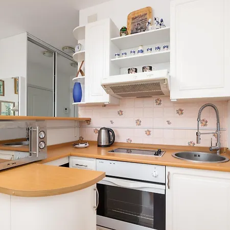 Апартаменты One Bedroom With Balcony In By Renters Познань