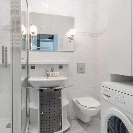 One Bedroom With Balcony In By Renters Апартаменты *