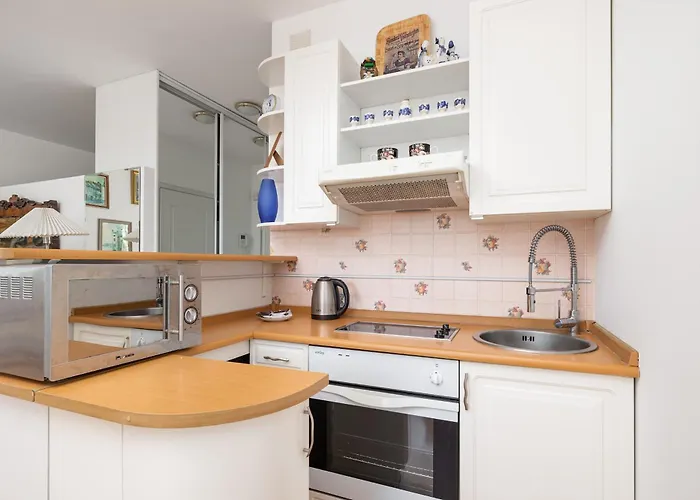 Апартаменты One Bedroom With Balcony In By Renters Познань