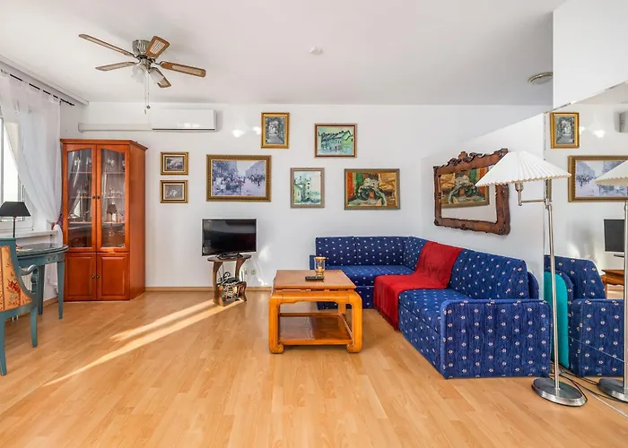 One Bedroom With Balcony In By Renters Апартаменты